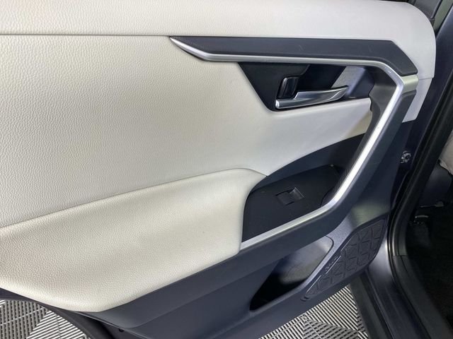 Used 2019 Gray Toyota XLE image 27