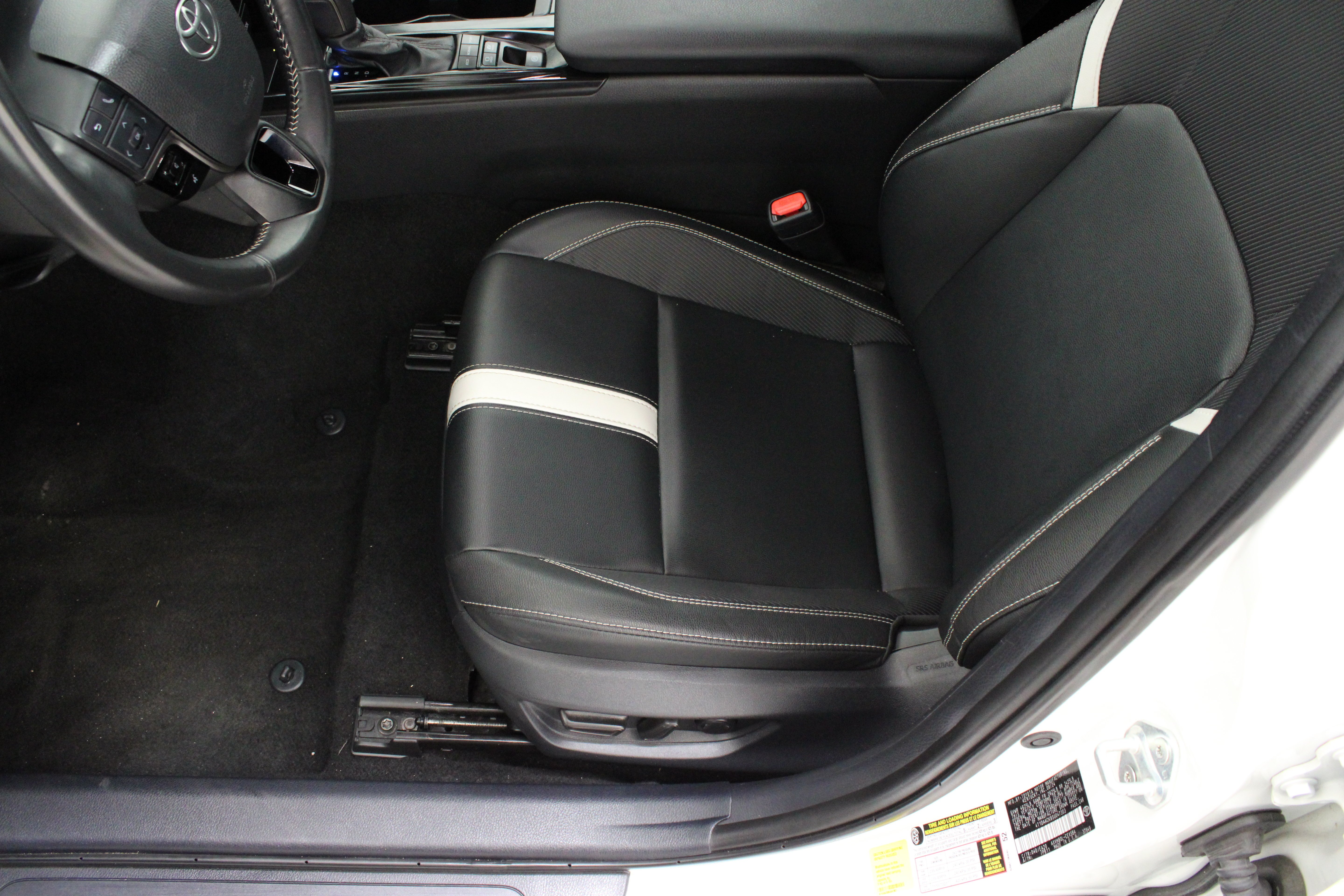 Used 2025 White Toyota SE image 15