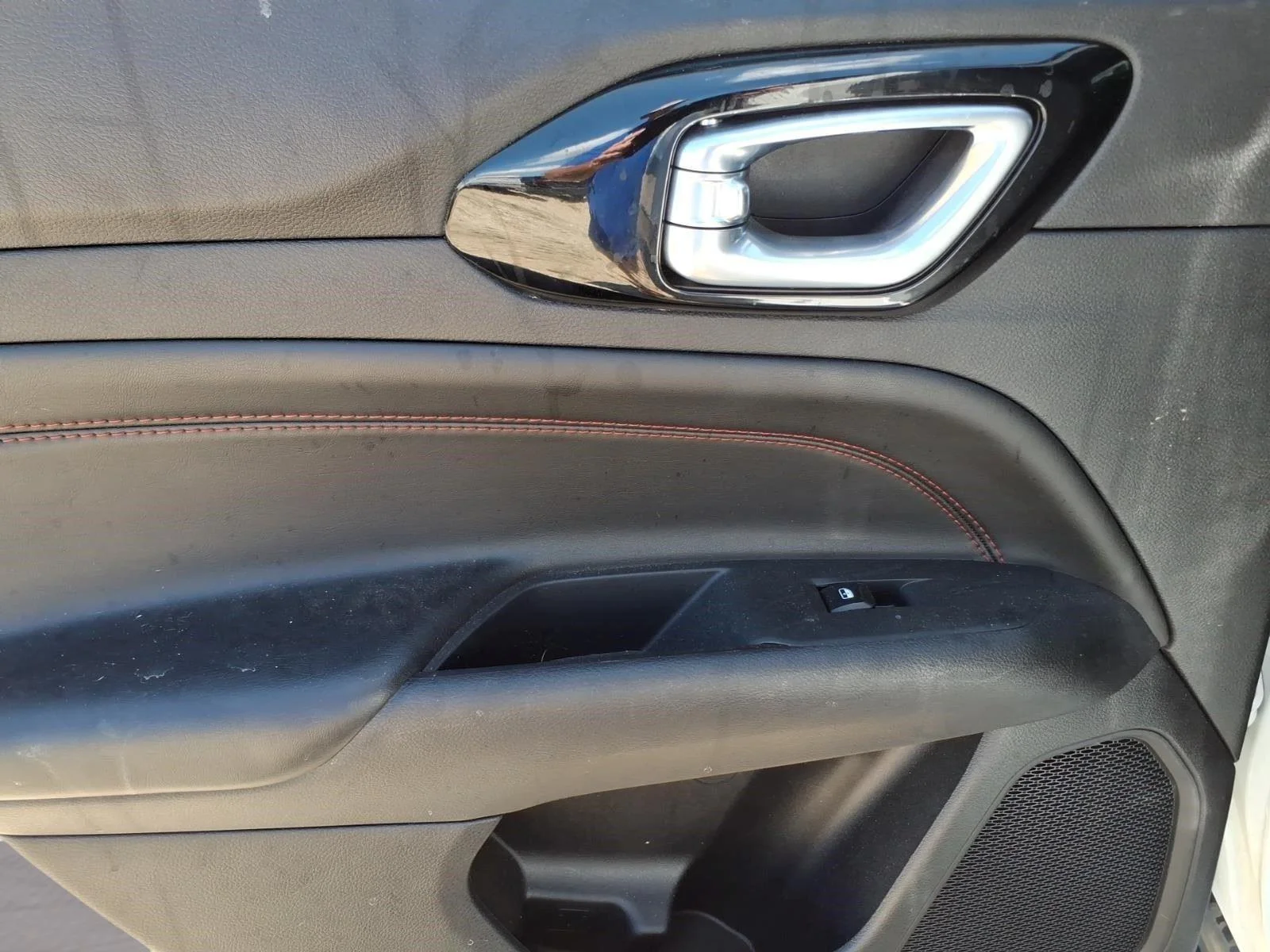Used 2025 Bright White Clearcoat Jeep Trailhawk image 11