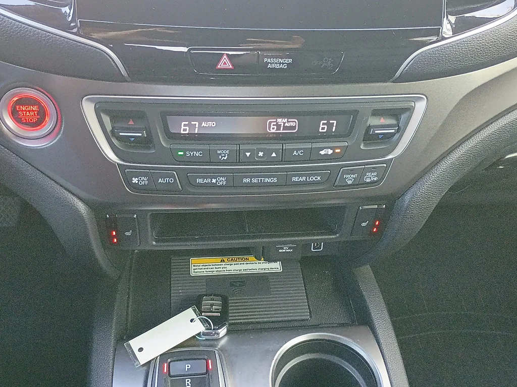 Certified Used 2022 Crystal Black Pearl Honda SE image 24