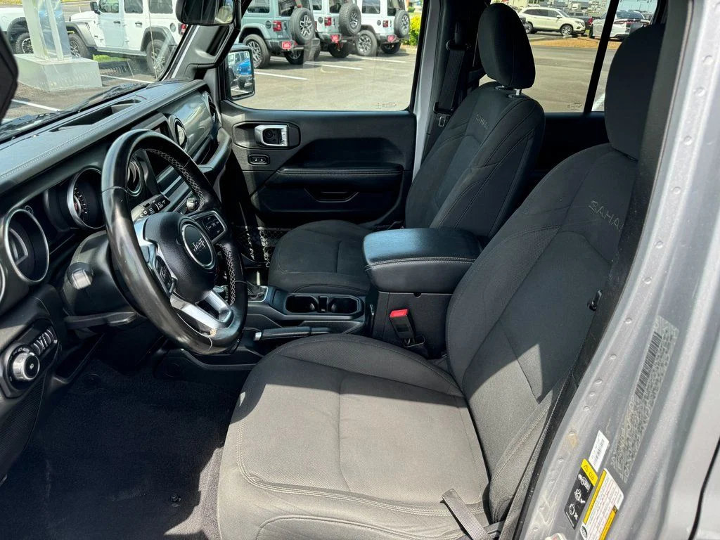 Used 2020 Silver Jeep Unlimited Sahara image 27