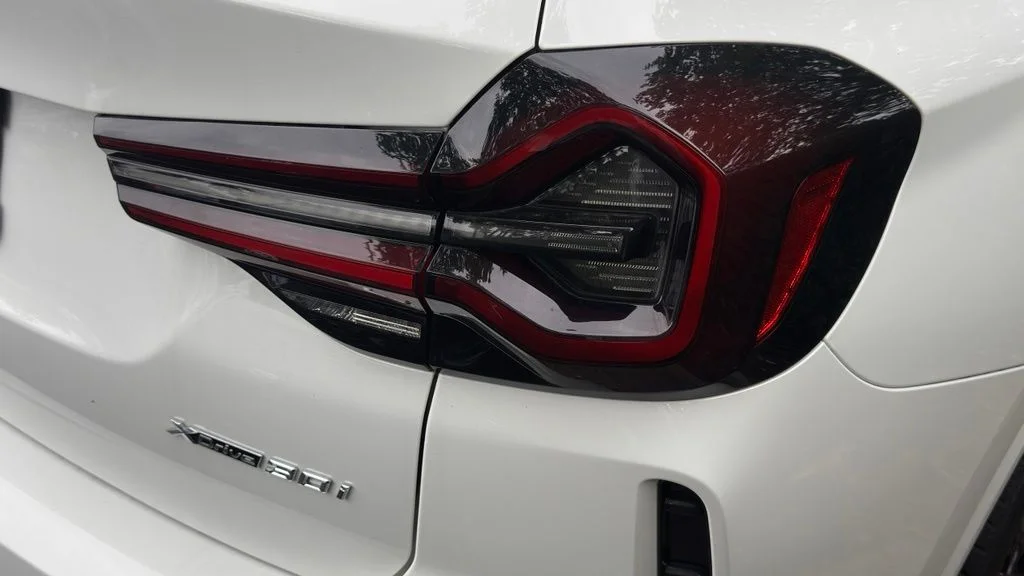 Used 2023 Alpine White BMW xDrive30i image 7