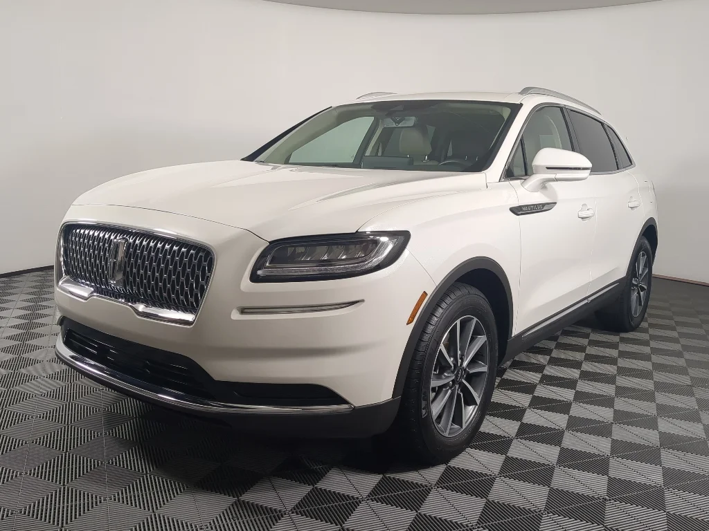 Used 2022 White Lincoln Standard image 5