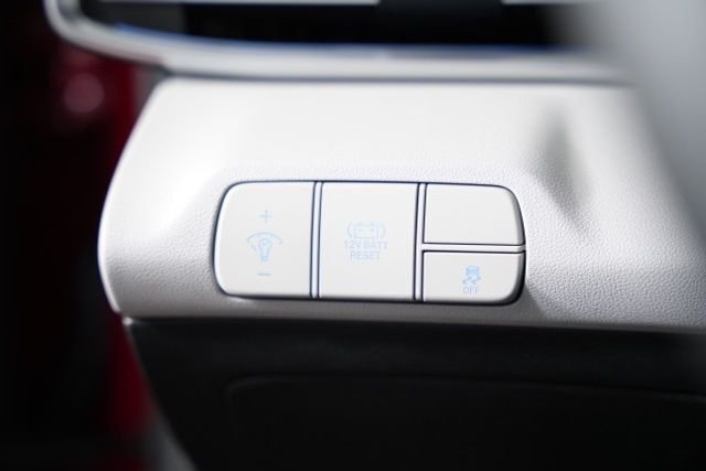 2025 Hyundai Elantra Limited - Photo 21