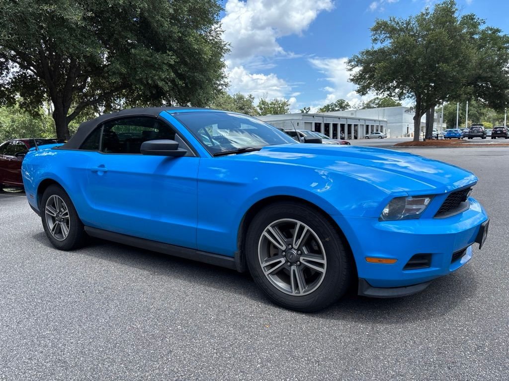 Used 2011 Blue Ford V6 Premium image 1