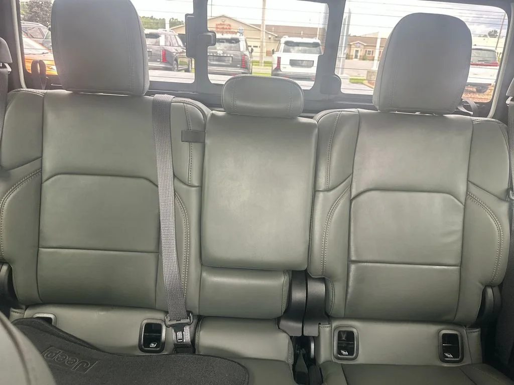 Used 2025 Green Jeep Mojave image 13