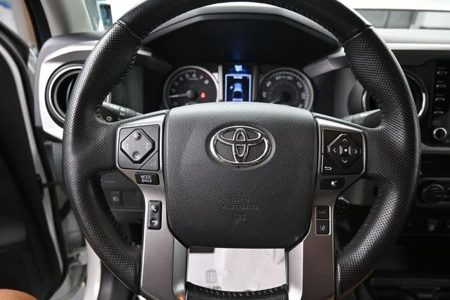 Used 2022 White Toyota SR5 image 21