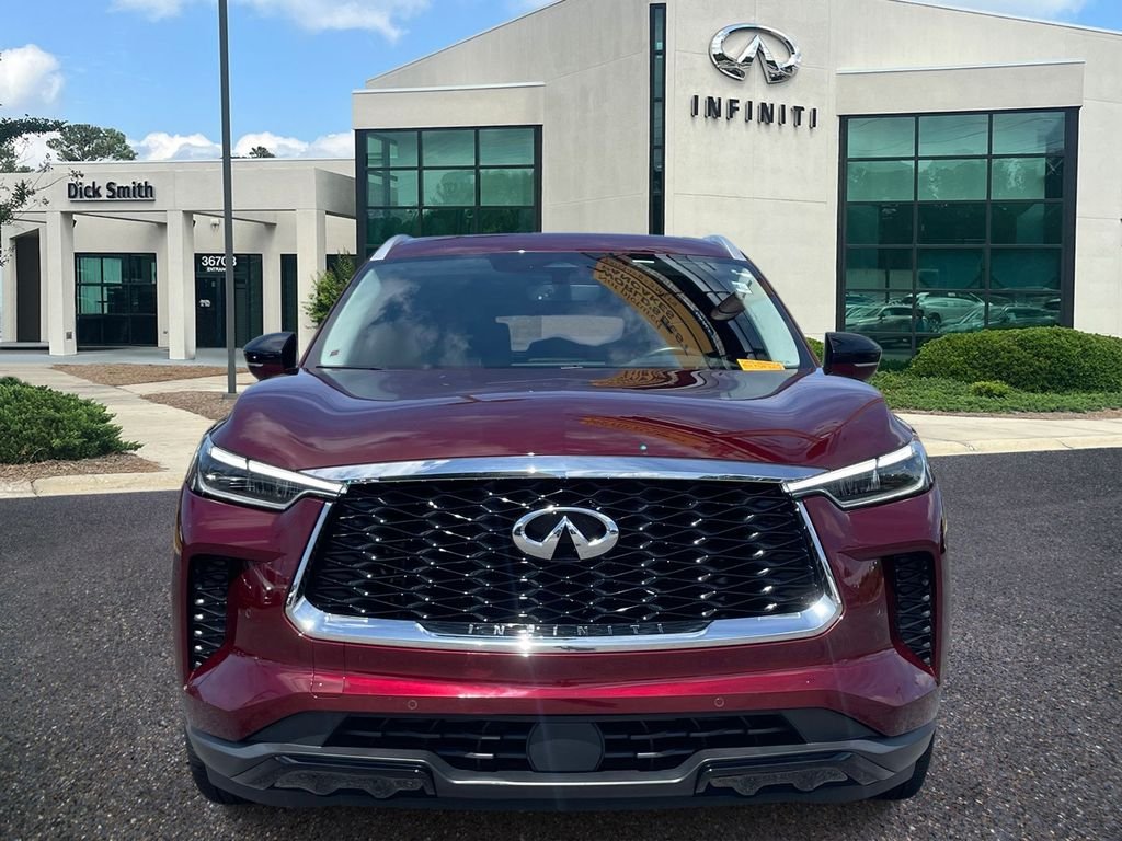 Used 2023 Red INFINITI LUXE image 2