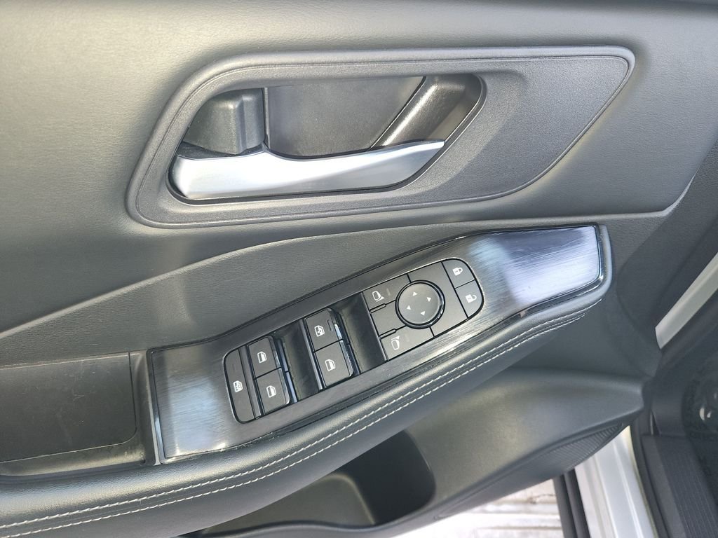 Used 2025 Silver Nissan SV image 28
