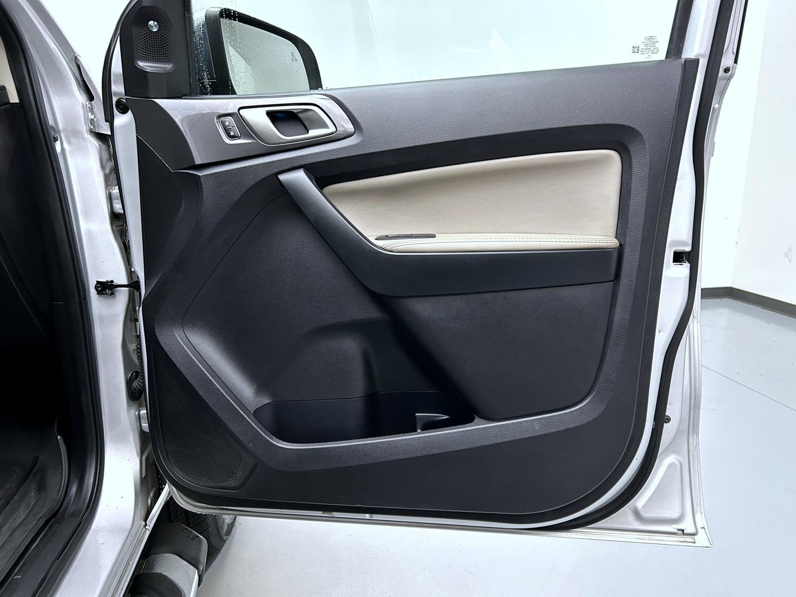 Used 2019 Ingot Silver Ford Lariat image 16