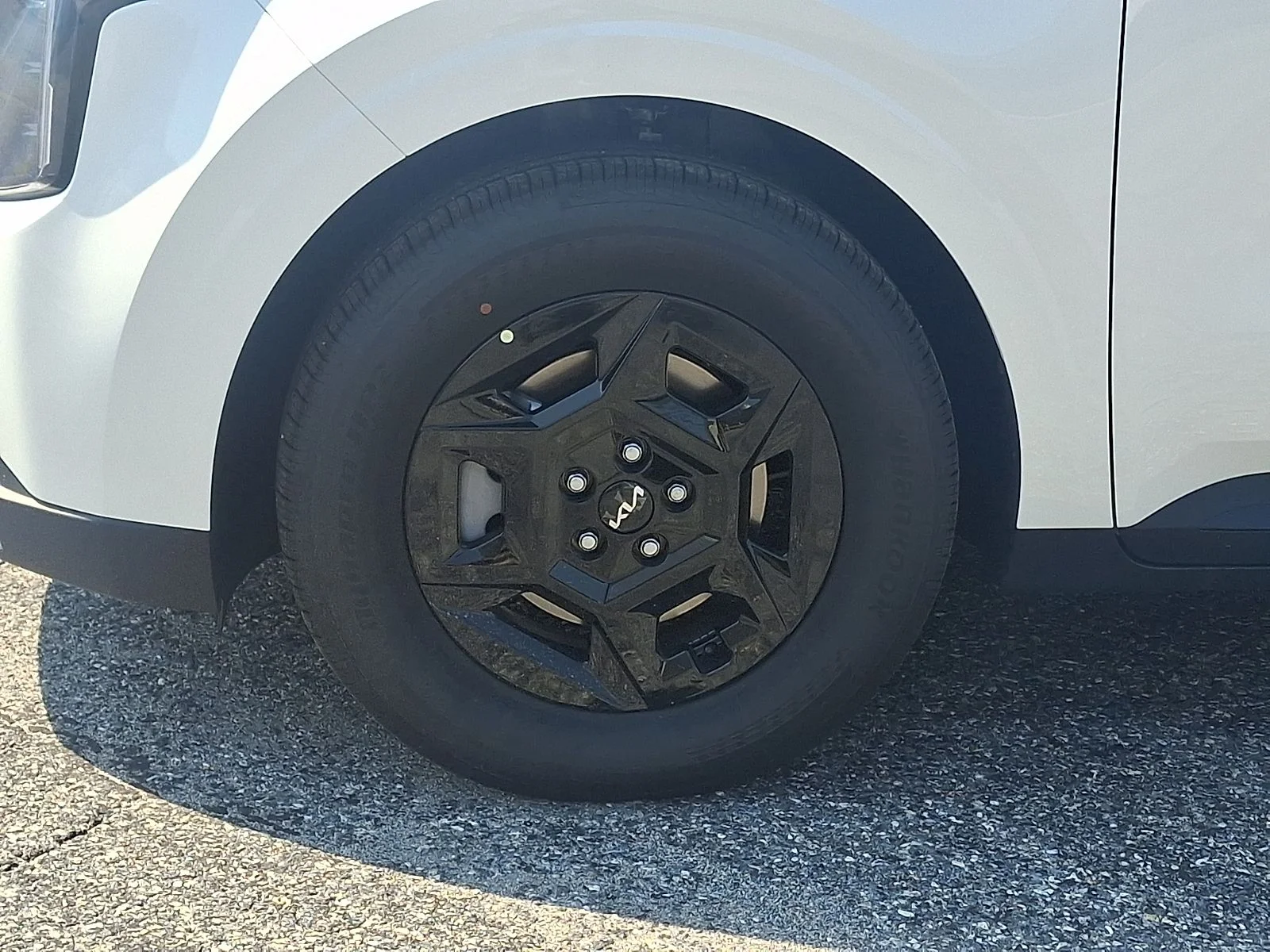 New 2027 White Kia LXS image 7