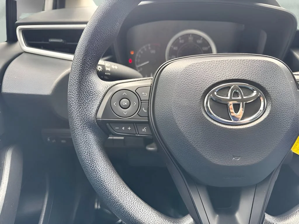 Used 2022 White Toyota LE image 14