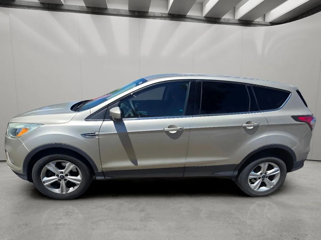Used 2017 White Gold Metallic Ford SE image 3