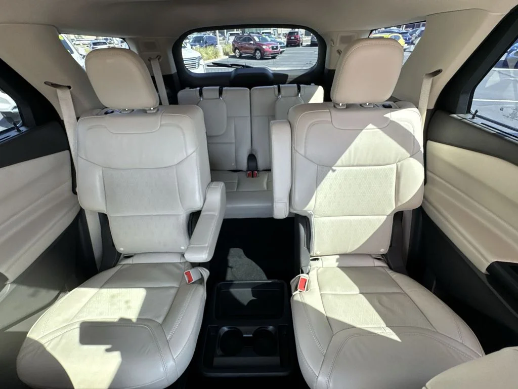Used 2020 Green Ford Platinum image 26