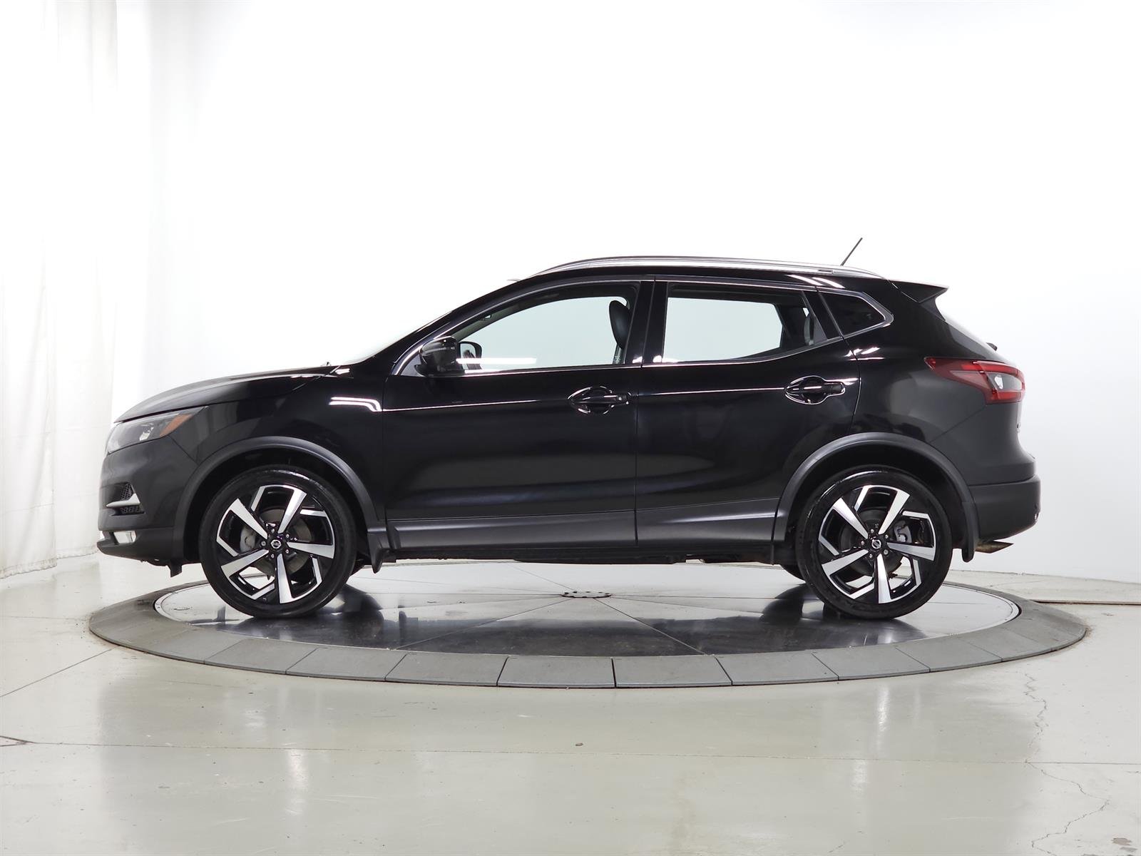 Used 2020 Magnetic Black Pearl G41 Nissan SL image 4