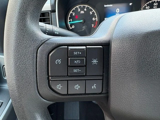 Used 2022  Ford XL image 22