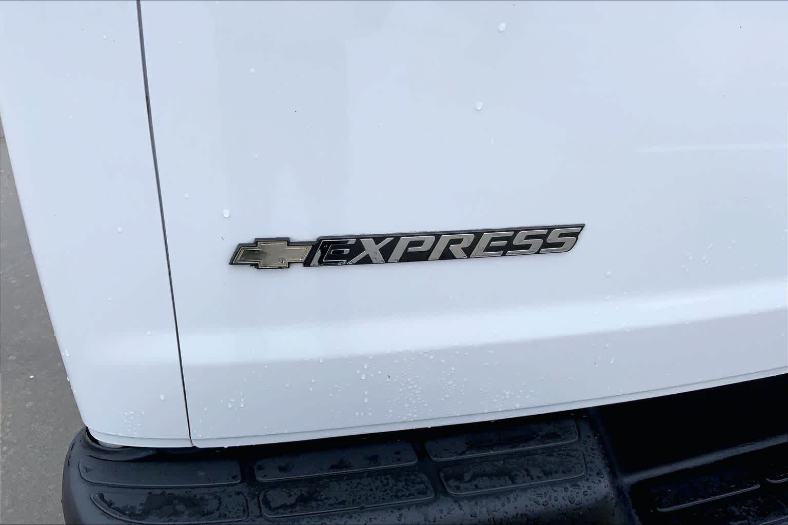 Used 2021 SUMMIT WHITE Chevrolet RWD 2500 Regular Wheelbase WT image 27