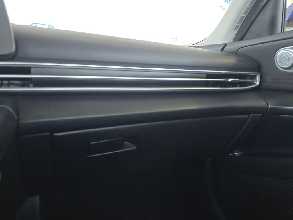 Used 2021 Blue Hyundai SE image 18