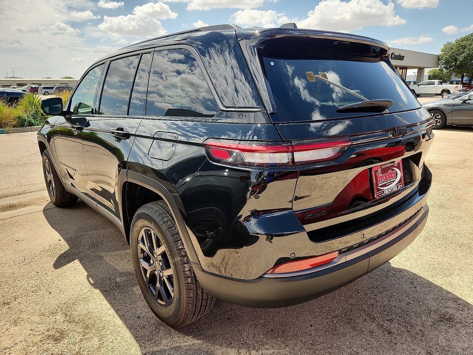 New 2027 High-Gloss Black Paint Jeep LAREDO ALTITUDE 4X4 image 2