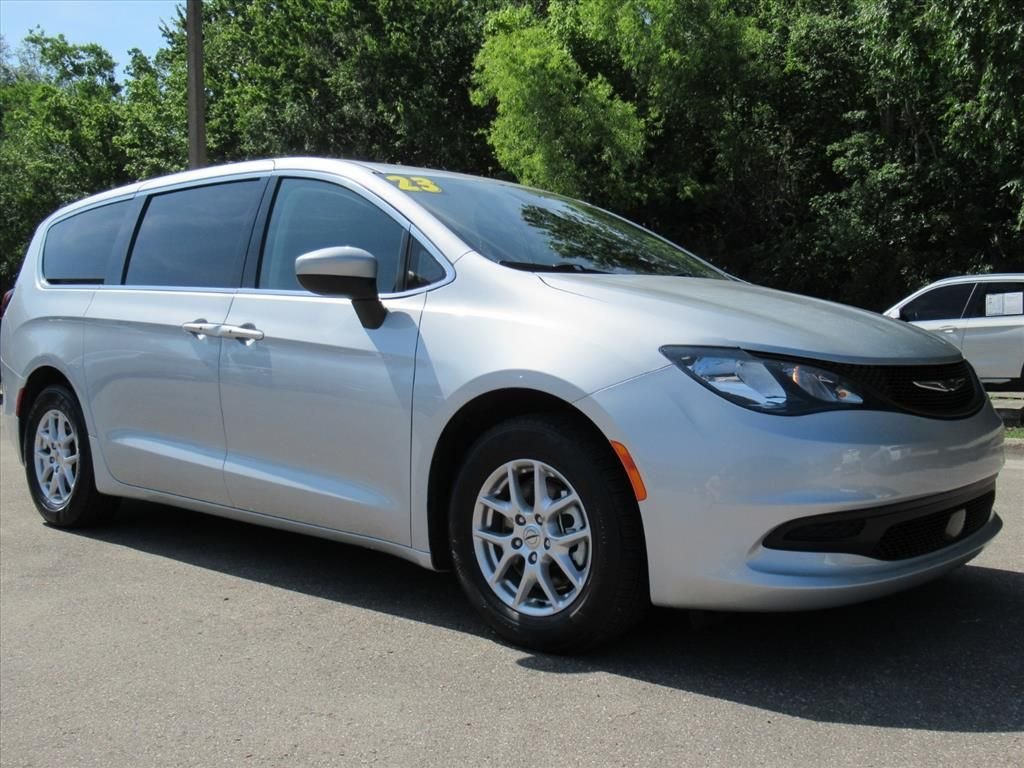 2023 Chrysler Voyager LX's photo