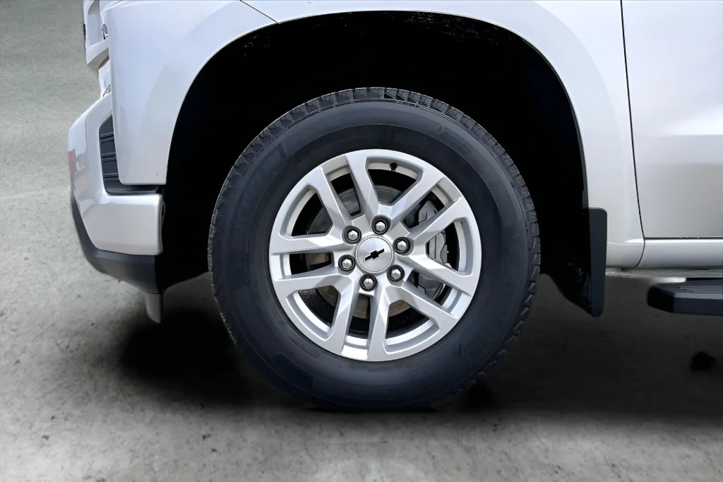 Used 2022 Silver Chevrolet RST image 35