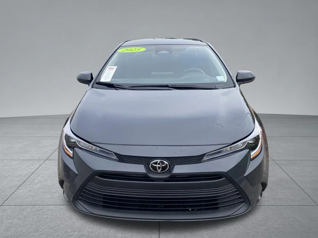 Used 2025  Toyota LE image 19