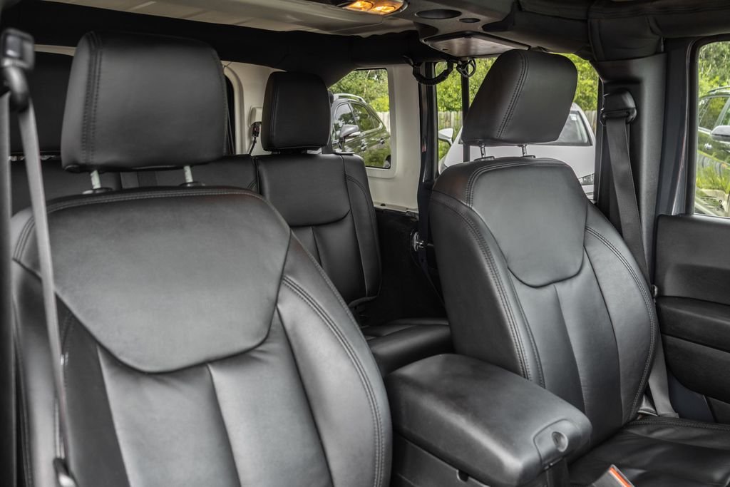 Used 2017 Black Jeep Unlimited Sahara image 34