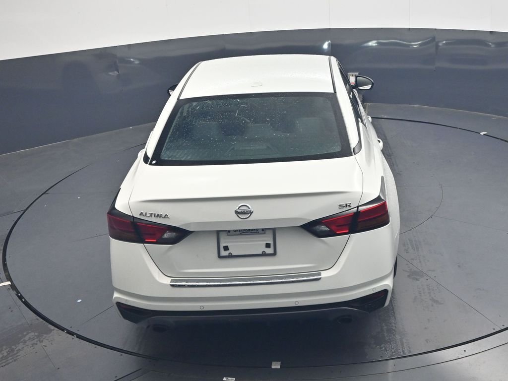 Used 2022 White Nissan 2.5 SR image 38