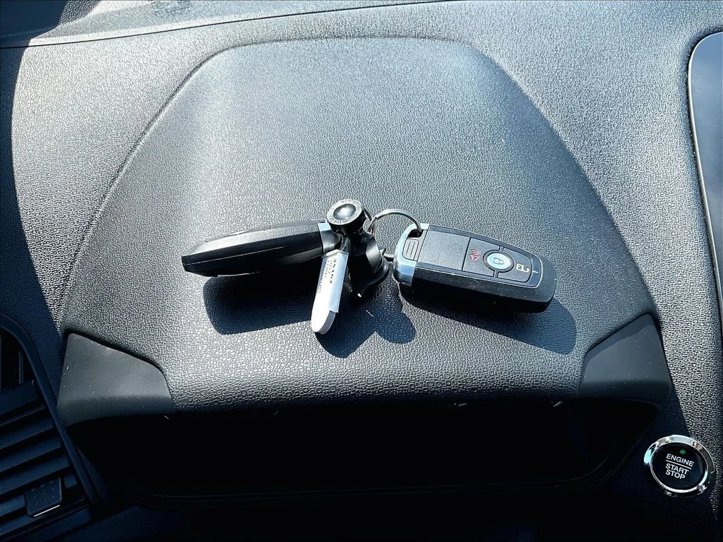 Used 2022 Blue Ford SE image 12