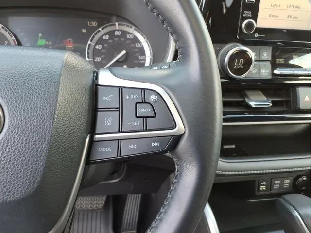 Used 2022 Brown Toyota XLE image 21