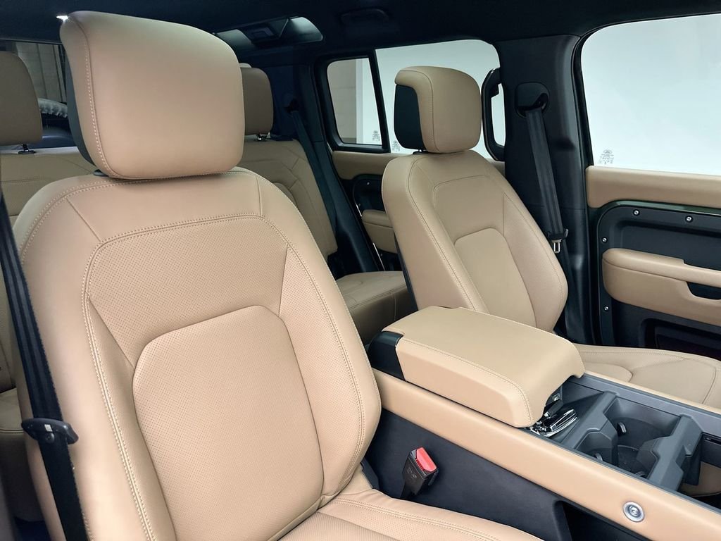 New 2026 Woolstone Green Land Rover X-Dynamic SE image 6
