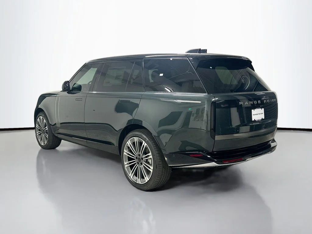 New 2026 Belgravia Green Metallic Land Rover SE image 3