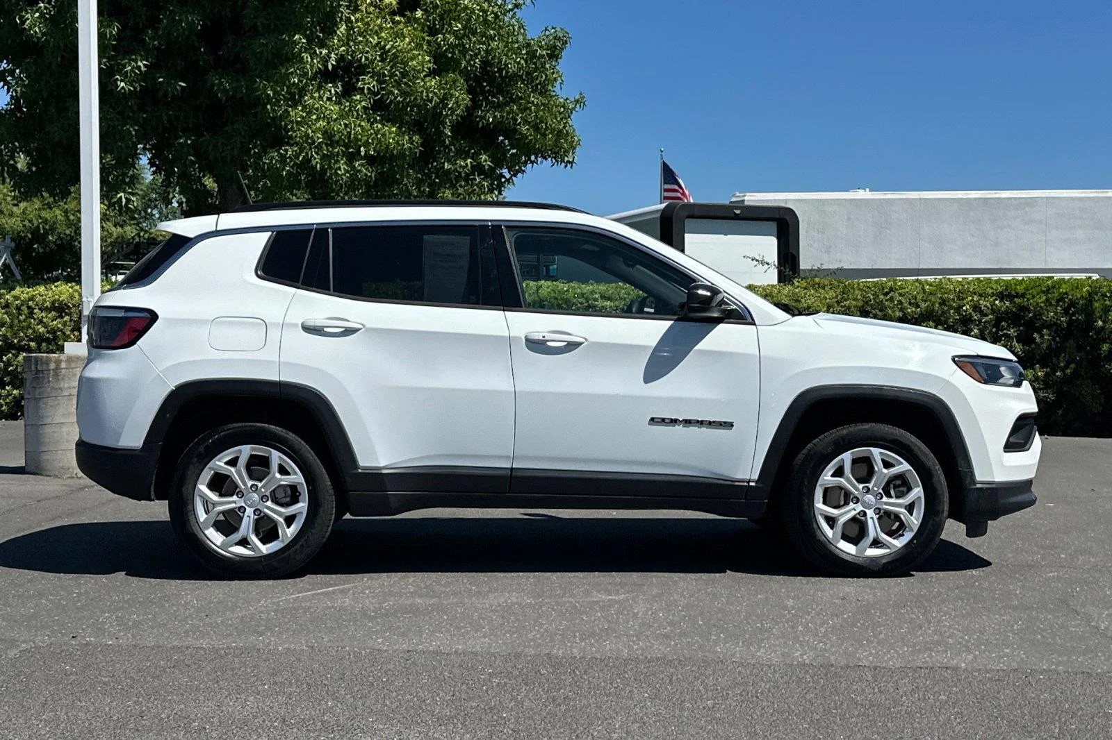 Used 2024 Bright White Clearcoat Jeep Latitude image 3