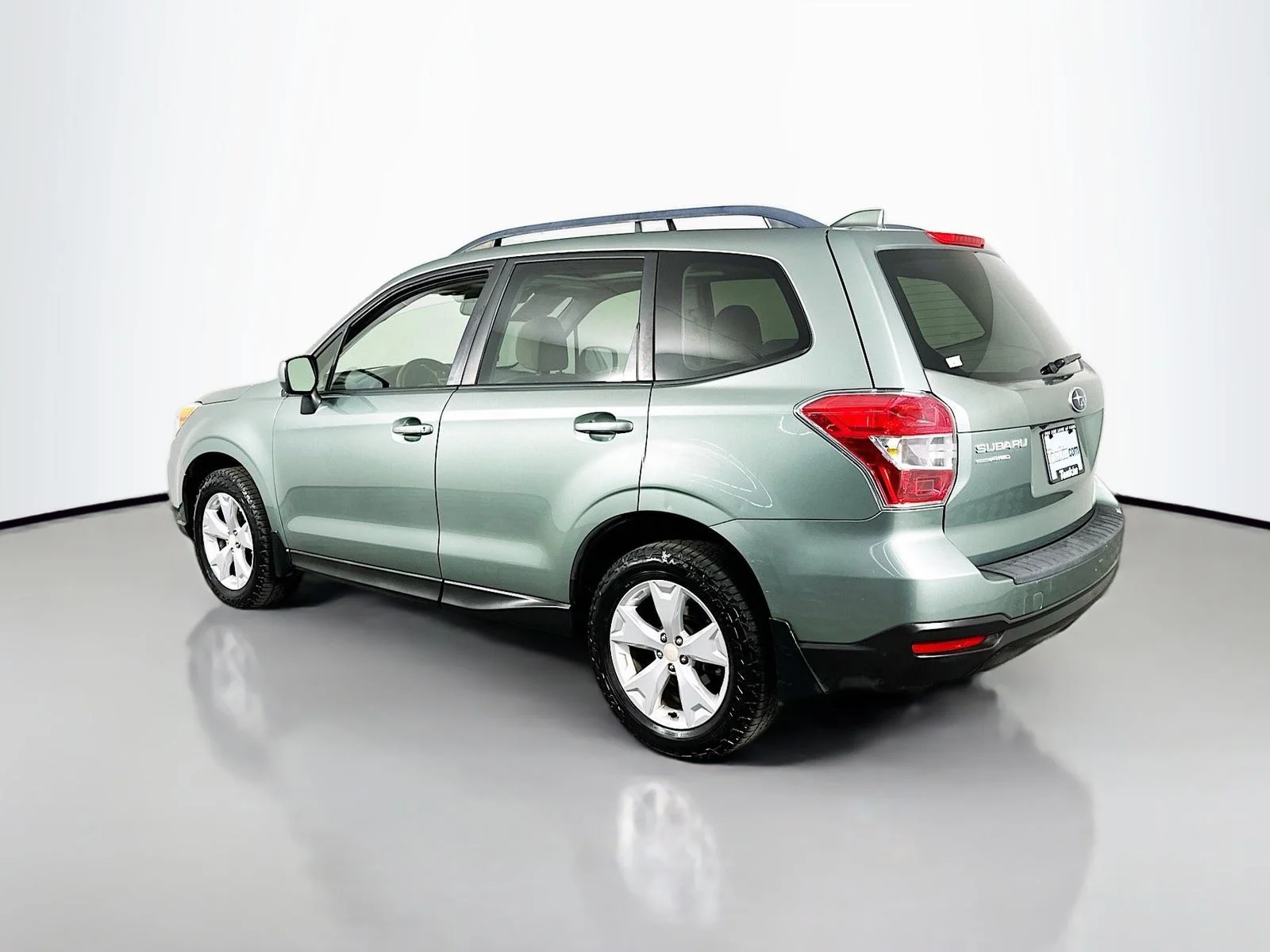 Used 2016 Jasmine Green Metallic Subaru 2.5i Premium image 5