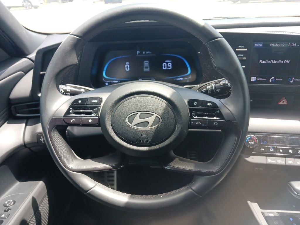 Used 2025 Gray Hyundai SEL Sport image 22