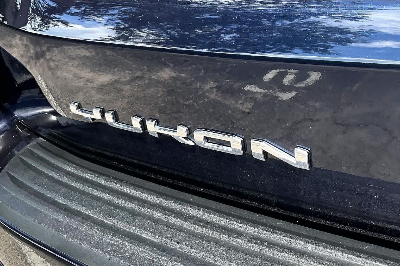 Used 2024 Midnight Blue Metallic GMC AT4 image 10