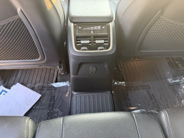 Certified Used 2023 Onyx Black Metallic Volvo Plus Bright Theme image 27