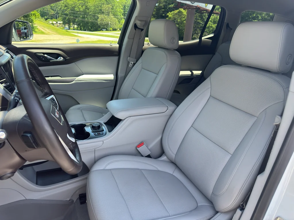 2023 GMC Acadia SLT - Photo 9