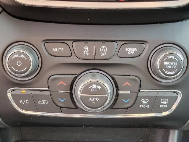 Used 2019 Green Jeep Limited image 29