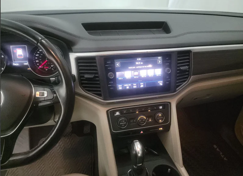 Used 2019 White Volkswagen 2.0T SE w/Technology image 12