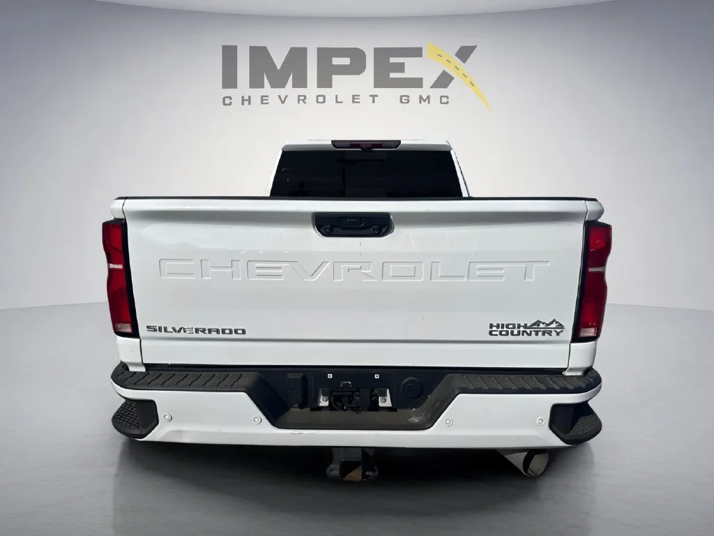 Used 2025 Summit White Chevrolet High Country image 4