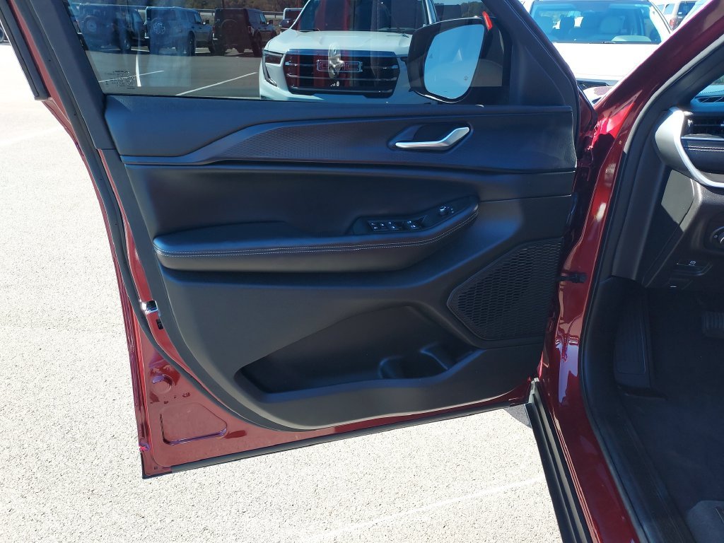 Used 2024 Red Jeep Laredo image 12