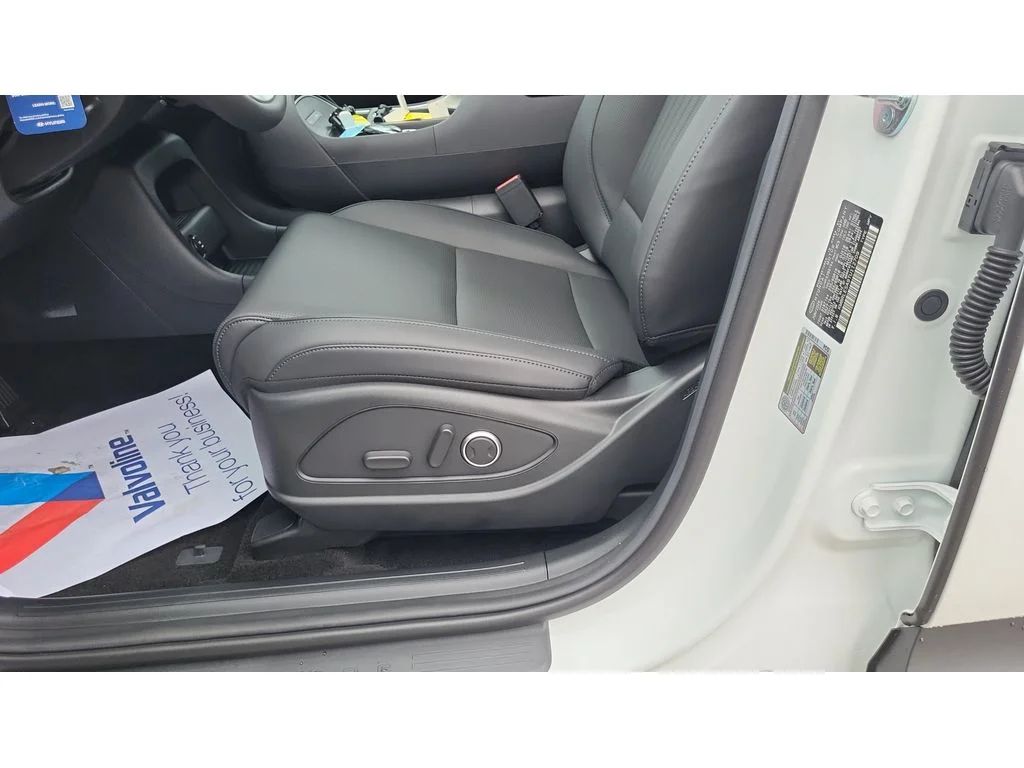 New 2026 Creamy White Pearl Hyundai SEL 7P image 22