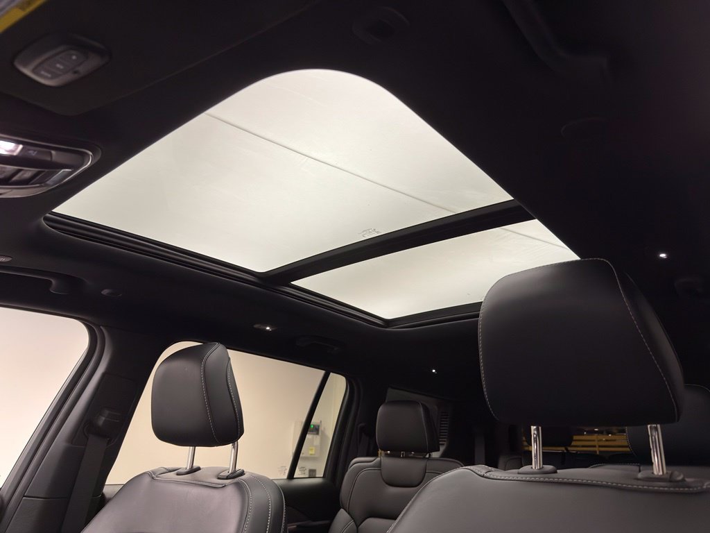 Used 2025 Diamond Black Jeep Limited image 12