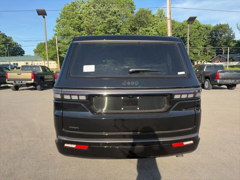 New 2026 High Gloss Black Exterior Paint Jeep Limited Reserve image 4