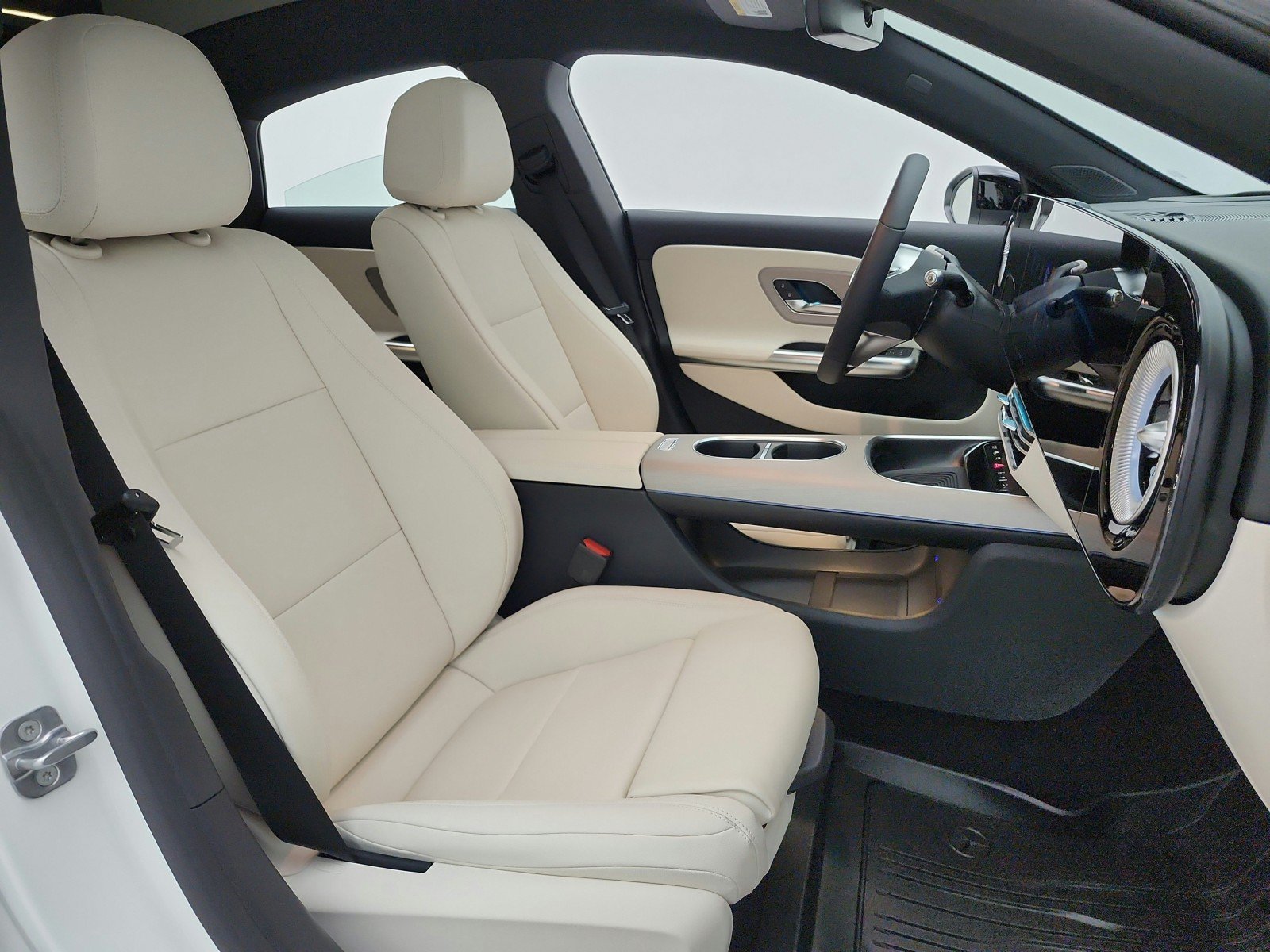 New 2027 Polar White Mercedes-Benz CLA 250+ Electric RWD image 35