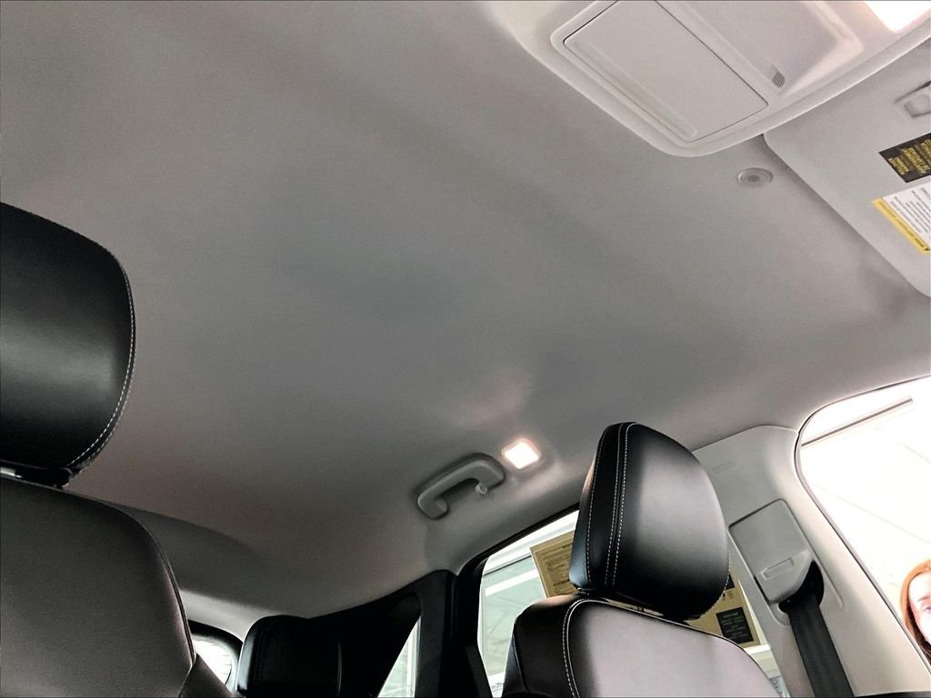 Used 2022 Black Metallic Ford SEL image 22