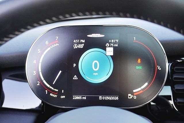 Used 2023  MINI Base image 31