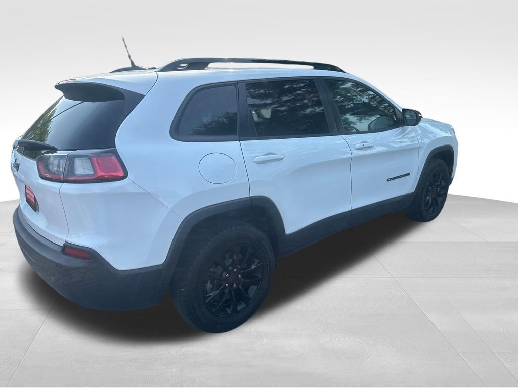 Used 2023 White Jeep Altitude image 28