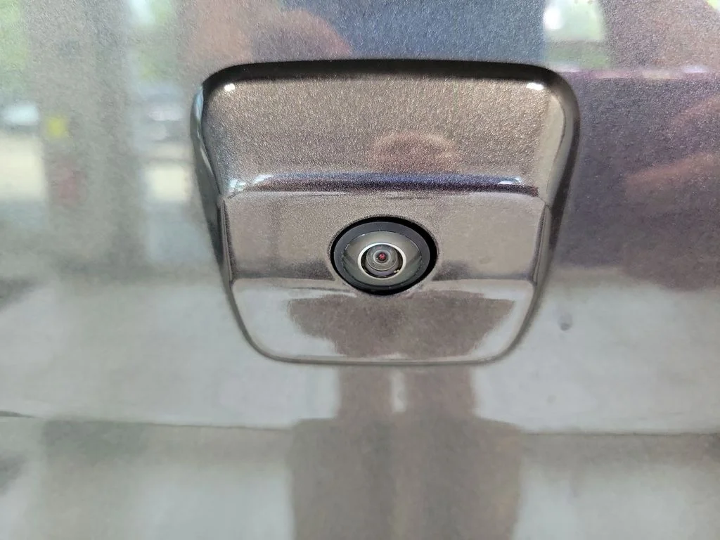 Used 2021 Gray Jeep High Altitude image 13